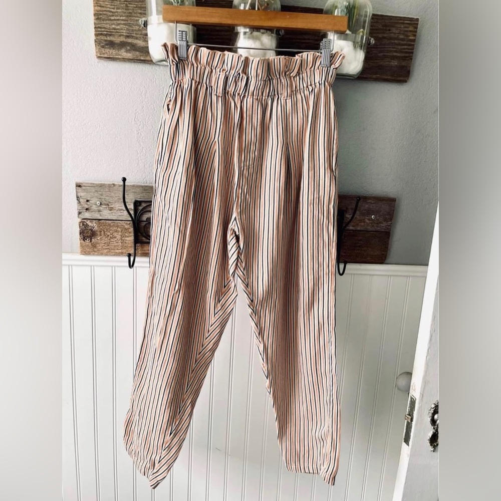 BILLABONG Ladies M Black & Beige (gold) Striped Paper bag Pant w/Elastic Waist
